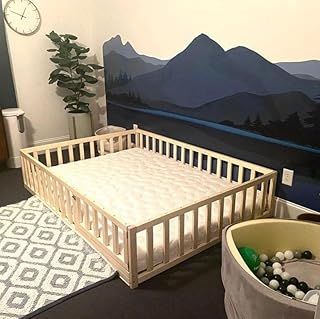 Toddler Floor Bed - Montessori Inspired Wooden Bed Frame with Slats and Door, ideal for independent sleep (140 x 70 cm)